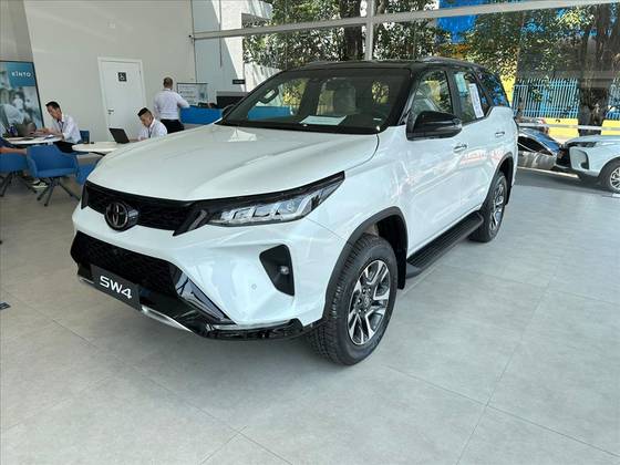 TOYOTA HILUX SW4 2.8 D-4D TURBO DIESEL DIAMOND 7L 4X4 AUTOMÁTICO